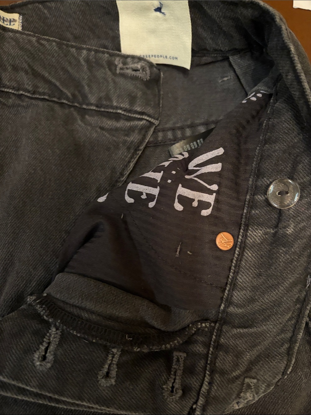 We The Free, boomerang Black Jean Shorts missing one top copper rivet. - Picture 8 of 15